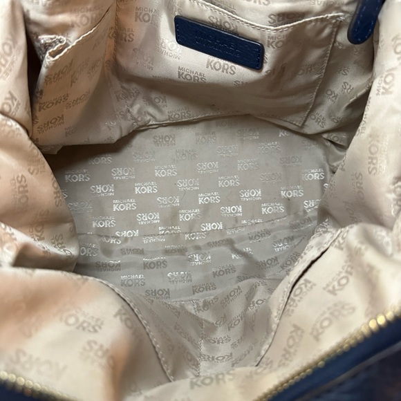 Michael Kors purse - Picture 4 of 8